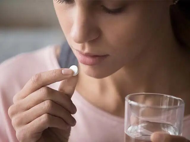 مسكنات الألم أثناء الدورة؛ اكتشفي متى تكون خطرًا على حياتكِ